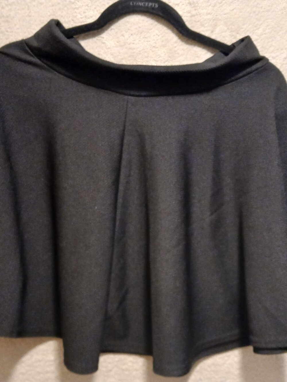 Black swing type short skirt